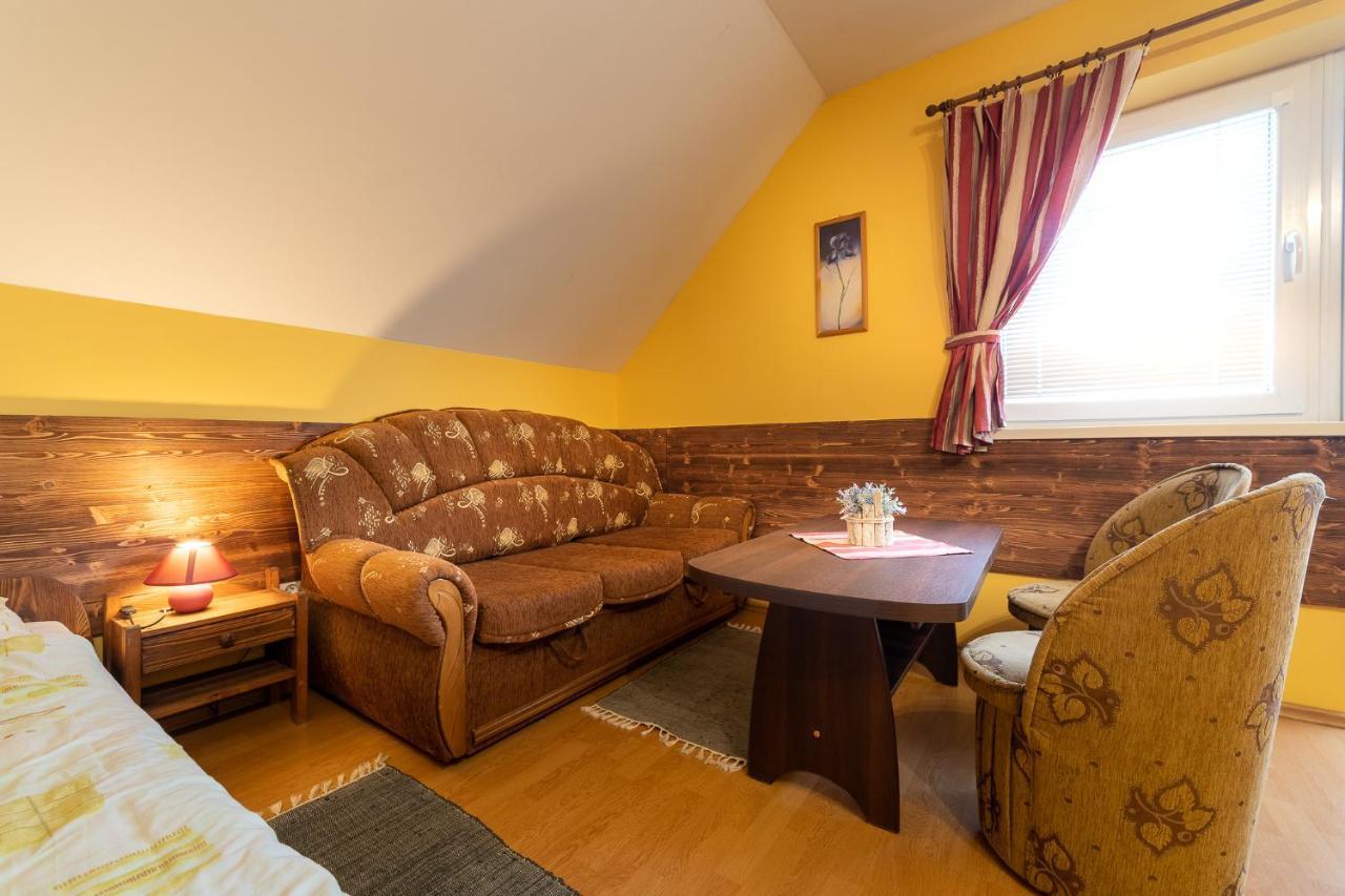 Penzion & Bar Natali Spissky Stvrtok Extérieur photo